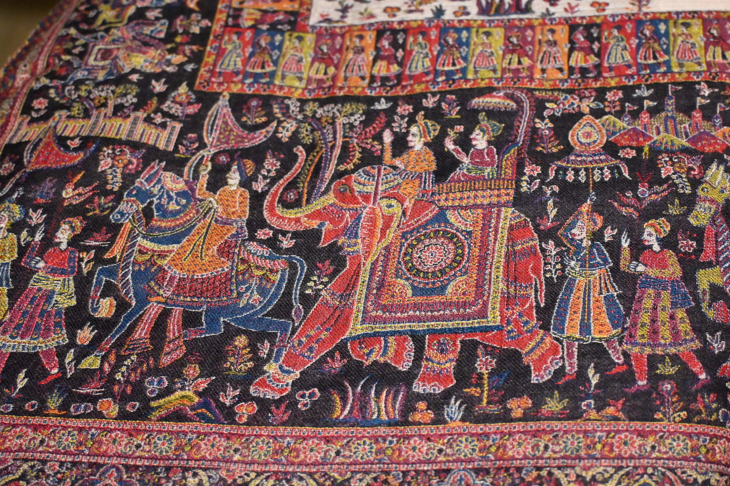 Mughal Design| Beige Dark Blue