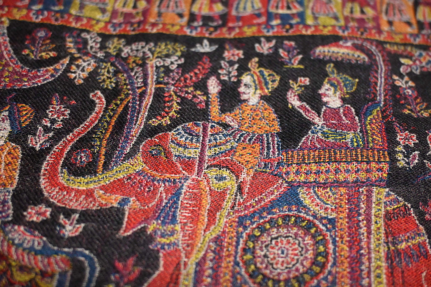 Mughal Design| Beige Dark Blue